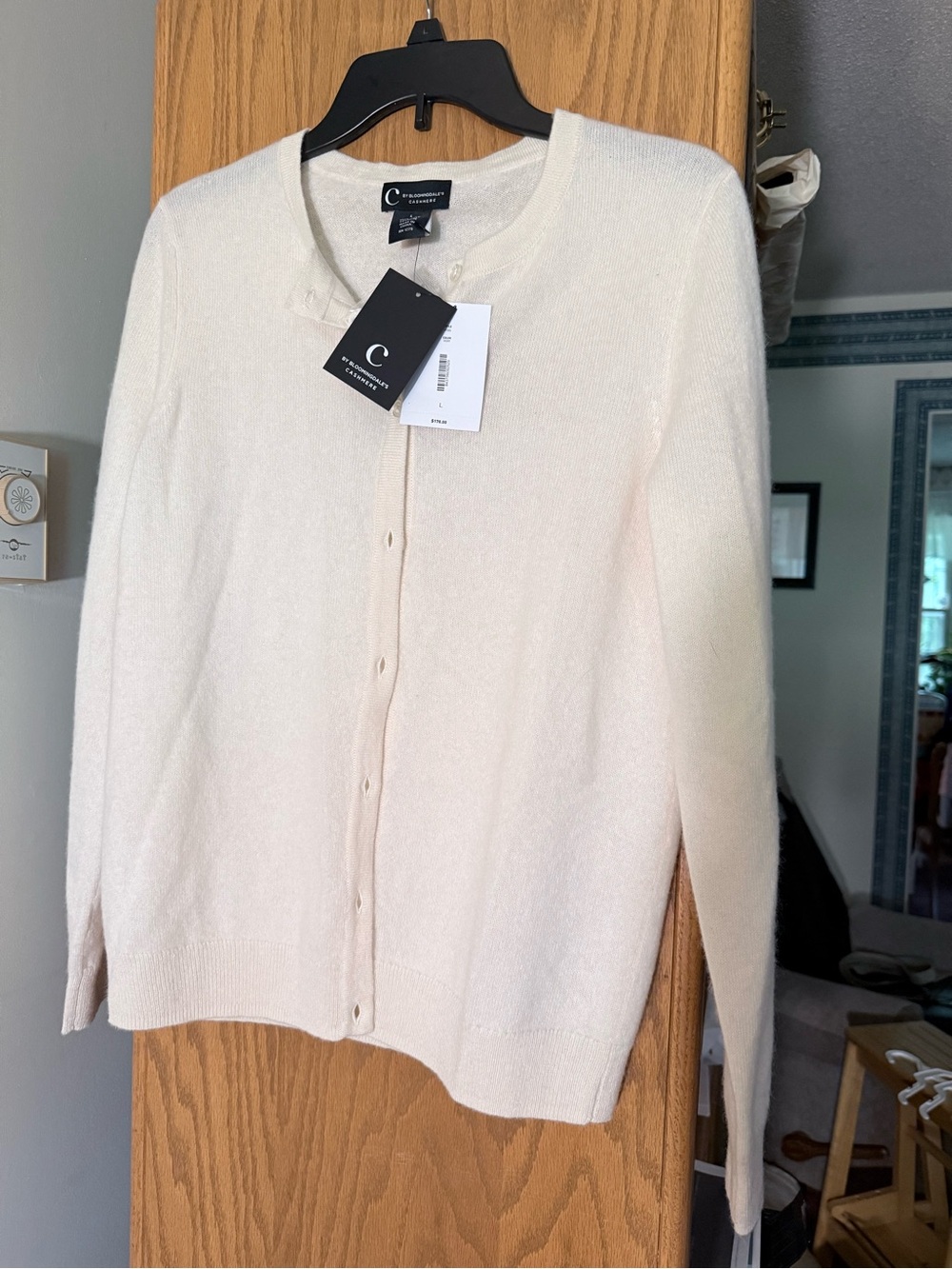 Wmn’s Cashmere Button-Front Sweater